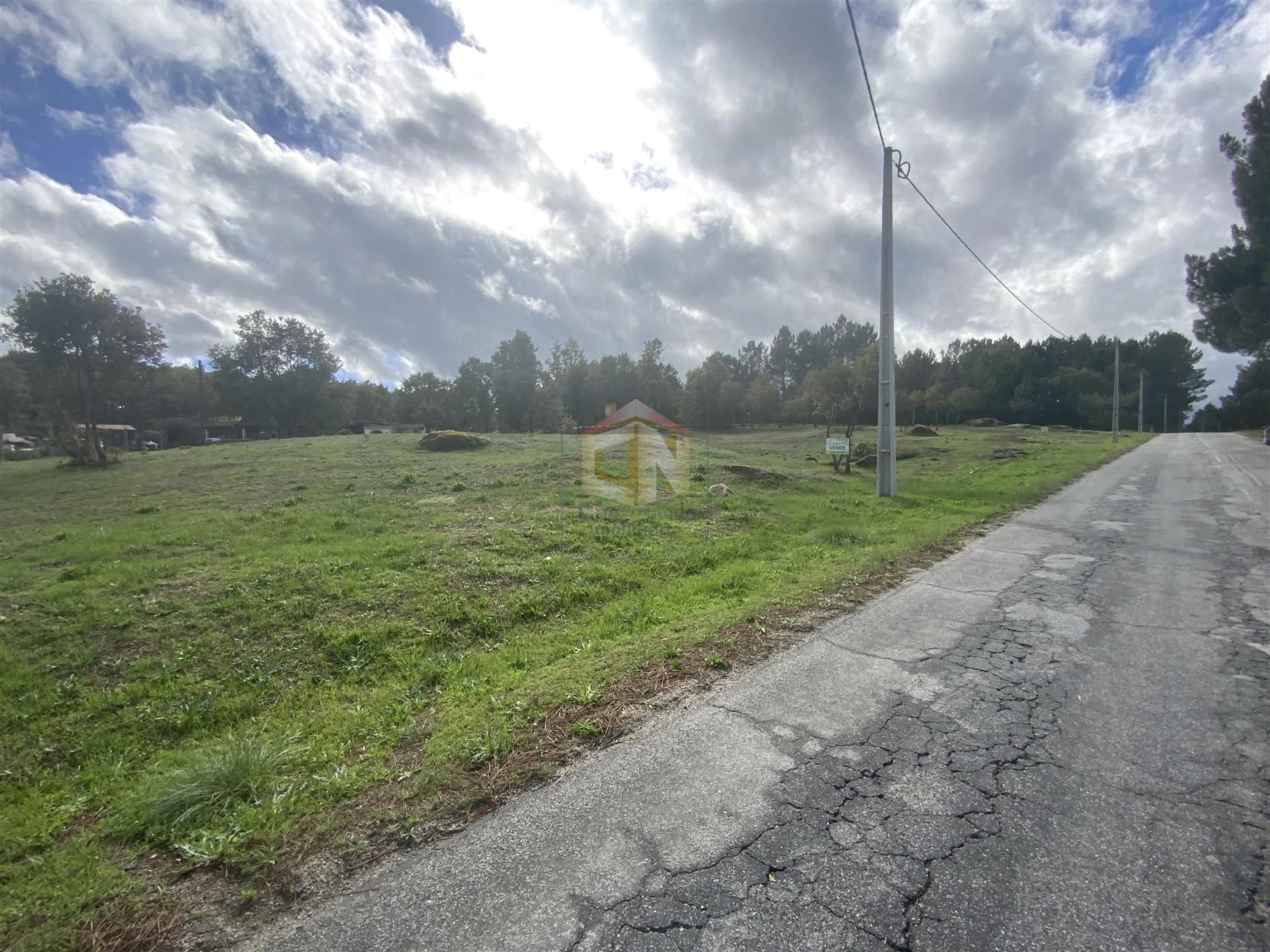 Vende-se Terreno com 27000 m2 junto ao Sabugal