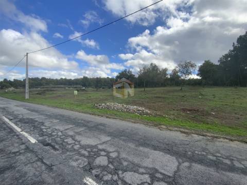 Vende-se Terreno com 27000 m2 junto ao Sabugal