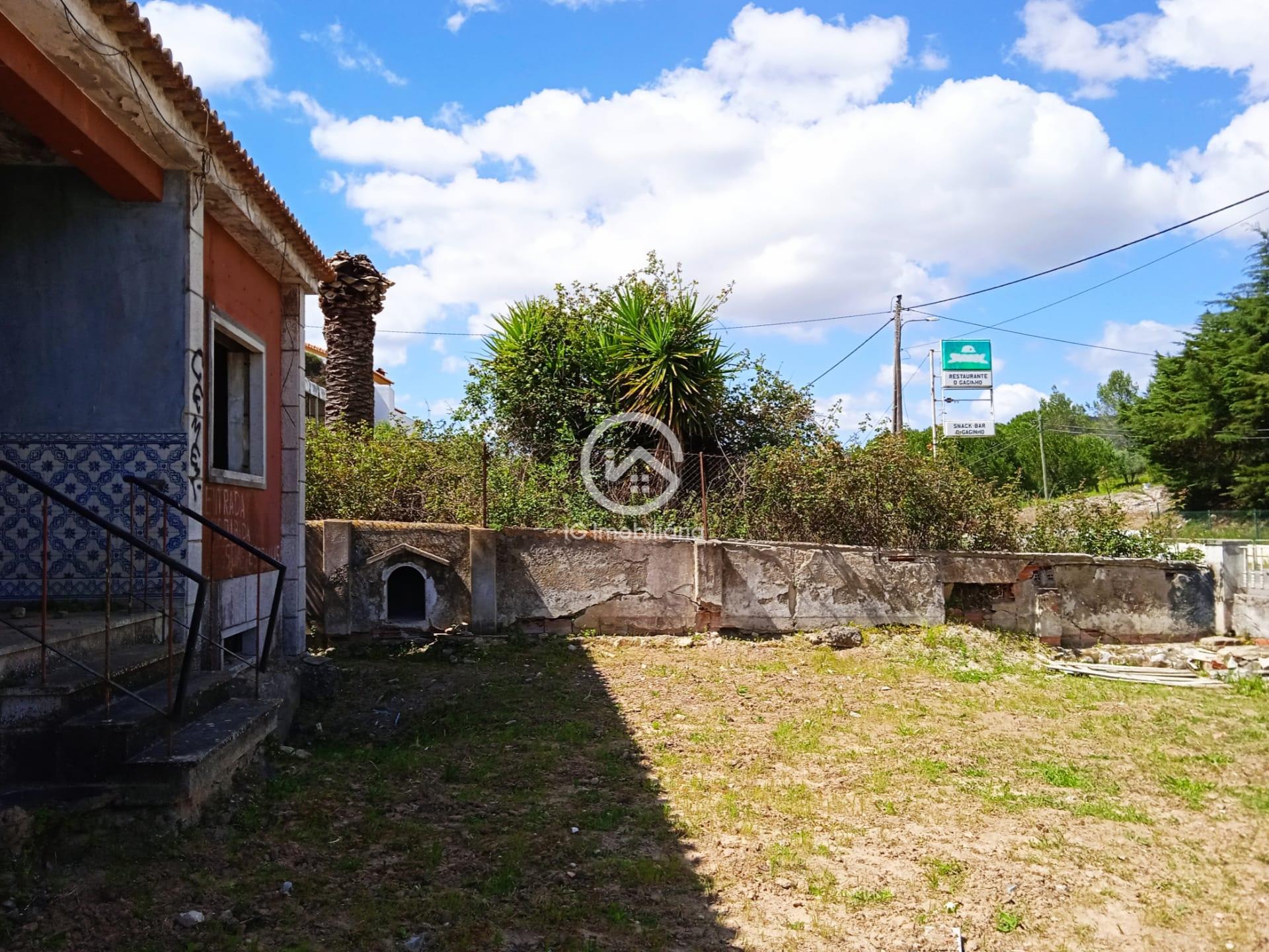 Terreno Aldeia Grande, Moradia para recuperar Setúbal, Terreno com moradia para recuperar Setúbal.