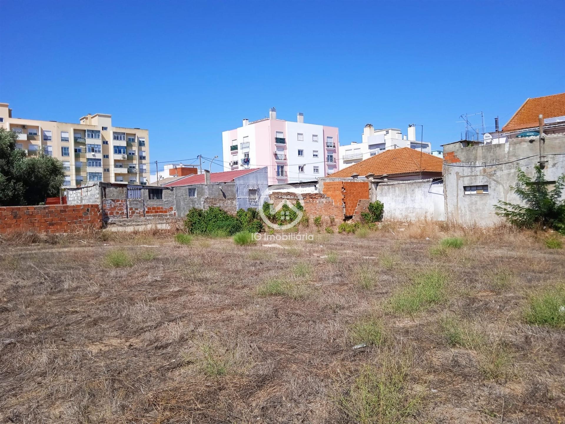 Terreno urbano em Setúbal.