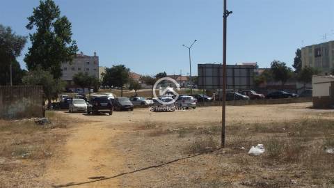 Terreno urbano em Setúbal.