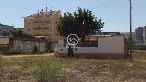Terreno urbano em Setúbal.