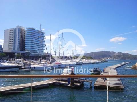 Apartamento T1 em Tróia com varanda.