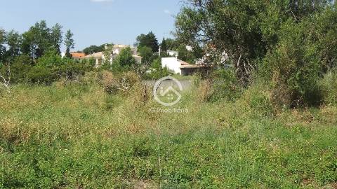 Setúbal- Quinta com moradia T7 para reabilitar e terreno com 10hc.