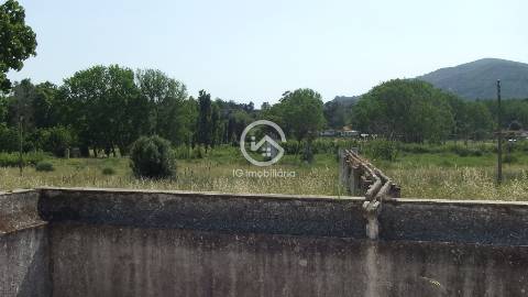 Setúbal- Quinta com moradia T7 para reabilitar e terreno com 10hc.