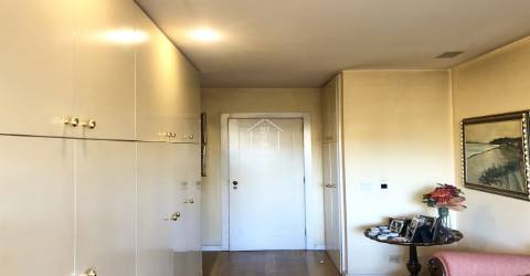 Apartamento T4+1 com garagem para 4 carros