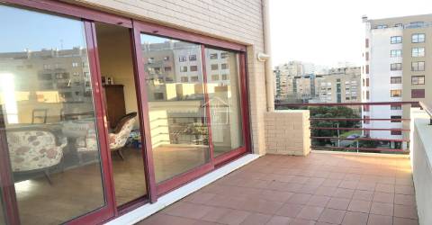 Apartamento T4+1 com garagem para 4 carros