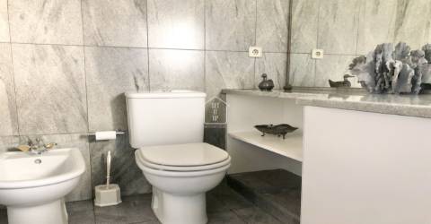 Apartamento T4+1 com garagem para 4 carros