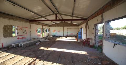 Moradia T3 em remodelação em Riachos