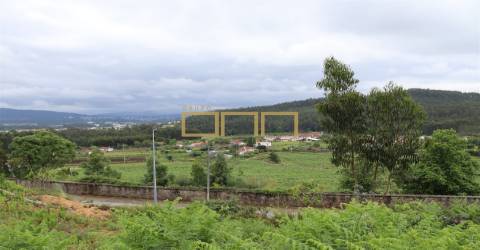 Terreno com projeto aprovado para a construção de uma Moradia T4.