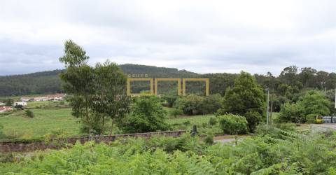 Terreno com projeto aprovado para a construção de uma Moradia T4.