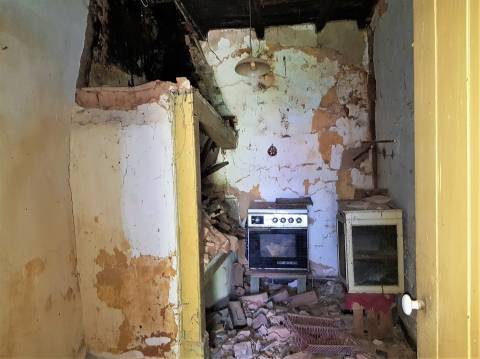 MORADIAS E ADEGA A 20 MINUTOS DE CALDAS DA RAINHA