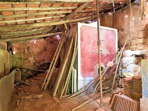 MORADIAS E ADEGA A 20 MINUTOS DE CALDAS DA RAINHA