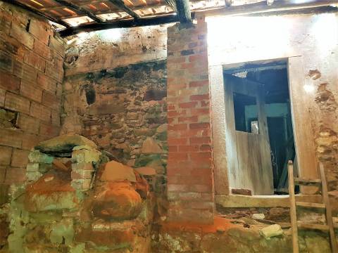 MORADIAS E ADEGA A 20 MINUTOS DE CALDAS DA RAINHA