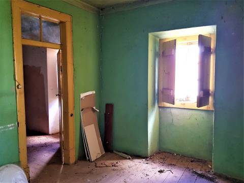 MORADIAS E ADEGA A 20 MINUTOS DE CALDAS DA RAINHA