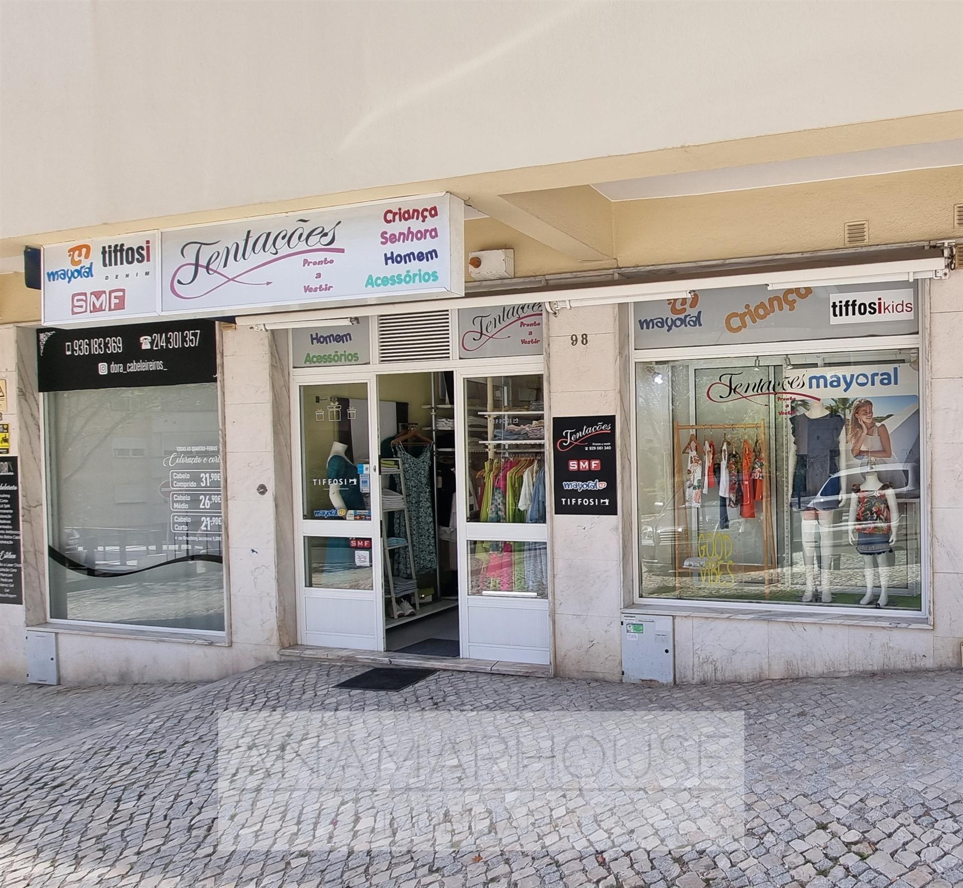 Trespasse de negócio de loja de roupa 95.000€ em Queluz, Monte Abraão,Lisboa