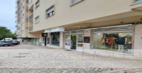 Trespasse de negócio de loja de roupa 95.000€ em Queluz, Monte Abraão,Lisboa