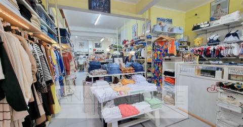 Trespasse de negócio de loja de roupa 95.000€ em Queluz, Monte Abraão,Lisboa