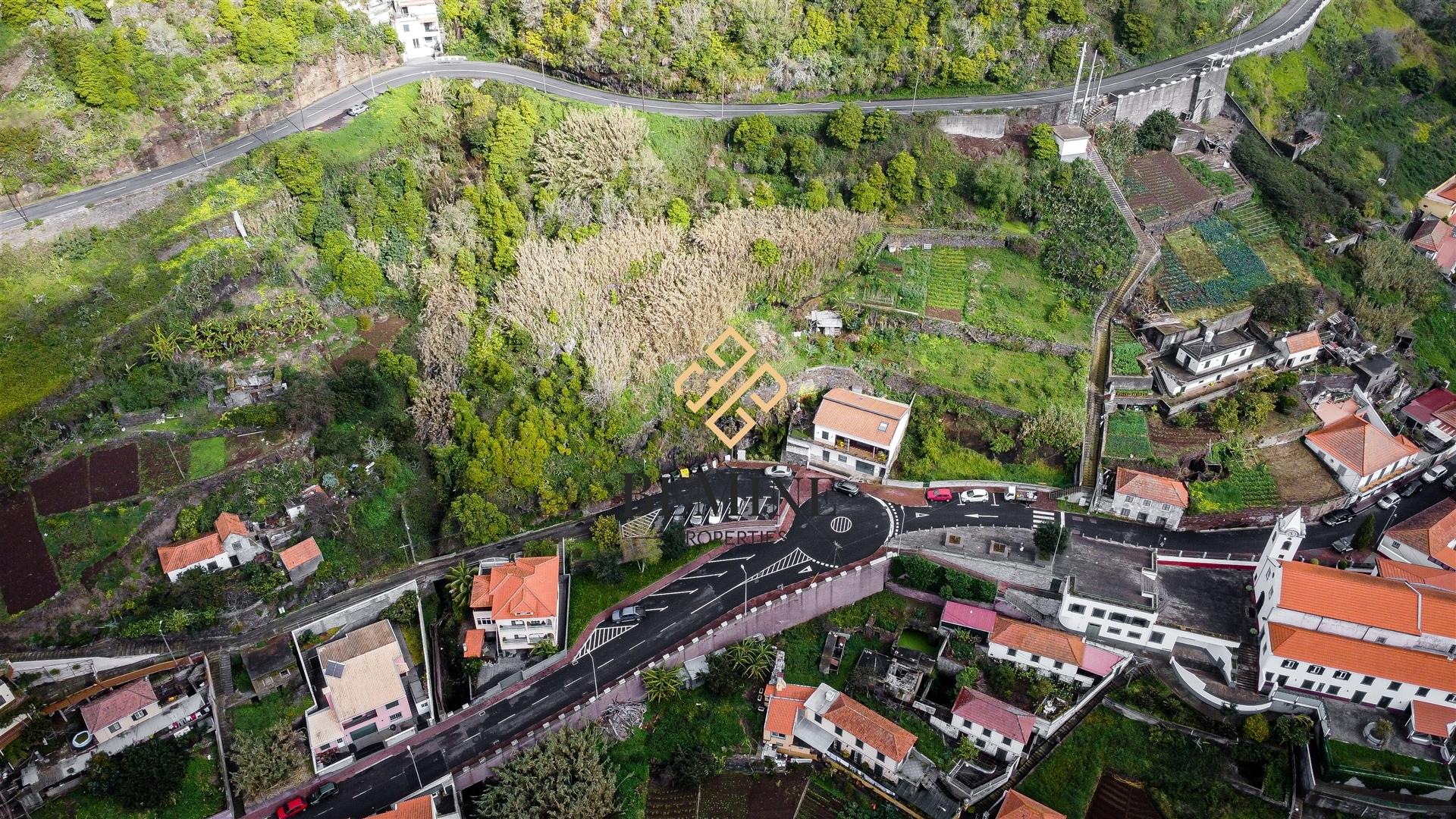 Terreno + Moradia T4 / Câmara de Lobos, Ilha da Madeira