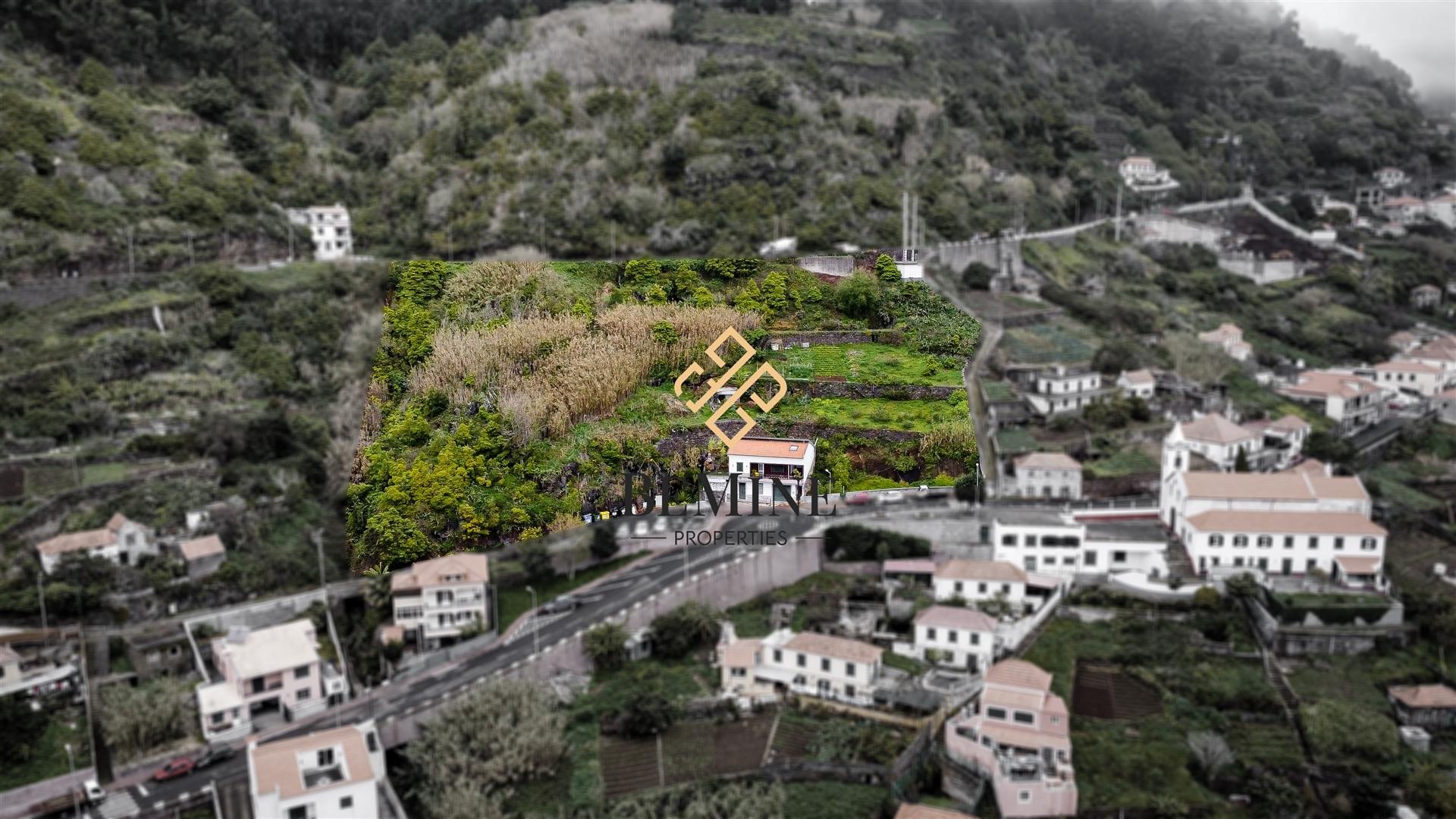 Terreno + Moradia T4 / Câmara de Lobos, Ilha da Madeira