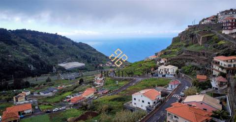 Terreno + Moradia T4 / Câmara de Lobos, Ilha da Madeira
