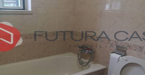 Moradia V2 + V1, nos Foros de Salvaterra