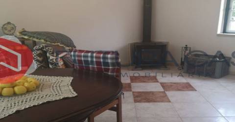 Moradia V2 + V1, nos Foros de Salvaterra