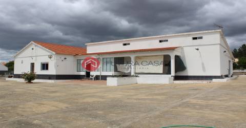 Moradia V3, em zona tranquila de Marinhais