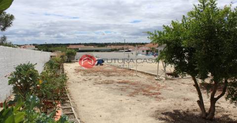 Moradia V3, em zona tranquila de Marinhais