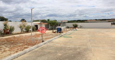 Moradia V3, em zona tranquila de Marinhais