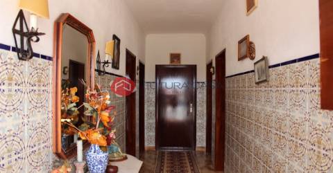 Moradia V3, em zona tranquila de Marinhais