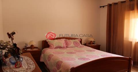 Moradia V3, em zona tranquila de Marinhais