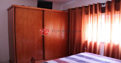 Moradia V3, em zona tranquila de Marinhais