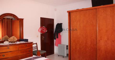 Moradia V3, em zona tranquila de Marinhais