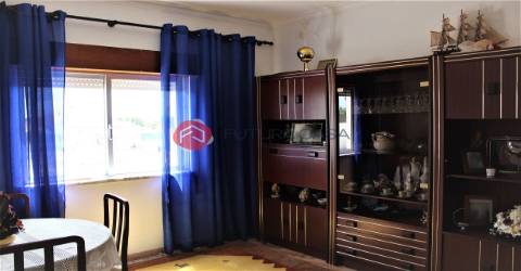 Moradia V3, em zona tranquila de Marinhais