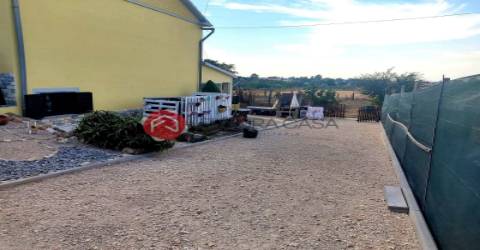 Moradia V2+2, em Marinhais