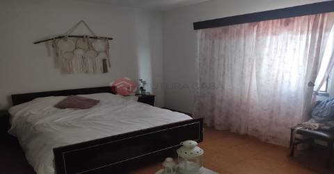 Moradia V2+2, em Marinhais