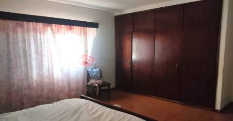 Moradia V2+2, em Marinhais