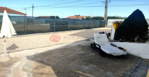 Moradia V2+2, em Marinhais