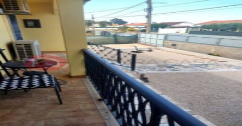 Moradia V2+2, em Marinhais