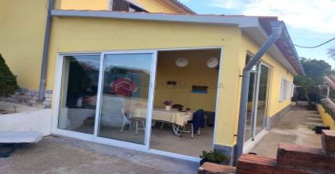 Moradia V2+2, em Marinhais