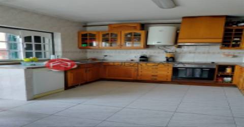 Moradia V3 com piscina, nos Foros de Salvaterra