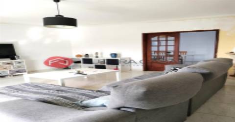 Moradia V3 com piscina, nos Foros de Salvaterra