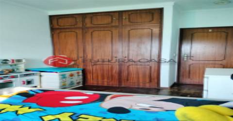 Moradia V3 com piscina, nos Foros de Salvaterra