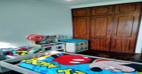 Moradia V3 com piscina, nos Foros de Salvaterra