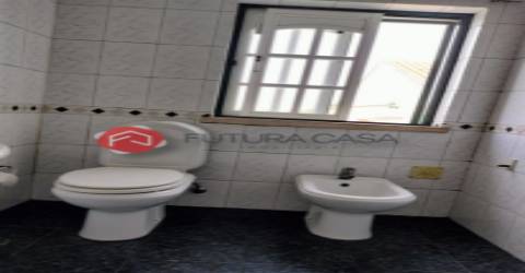 Moradia V3 com piscina, nos Foros de Salvaterra