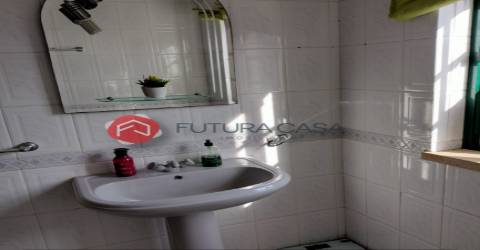 Moradia V3 com piscina, nos Foros de Salvaterra