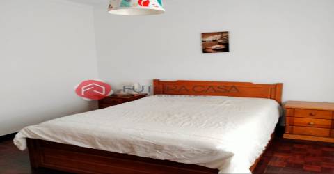 Moradia V3 com piscina, nos Foros de Salvaterra