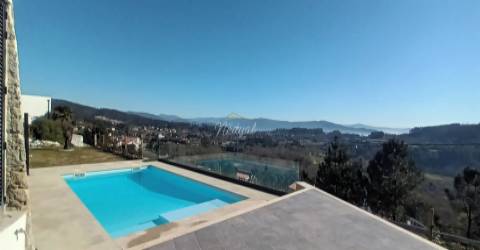 Moradia T4 com piscina exterior e uma vista panorâmica!