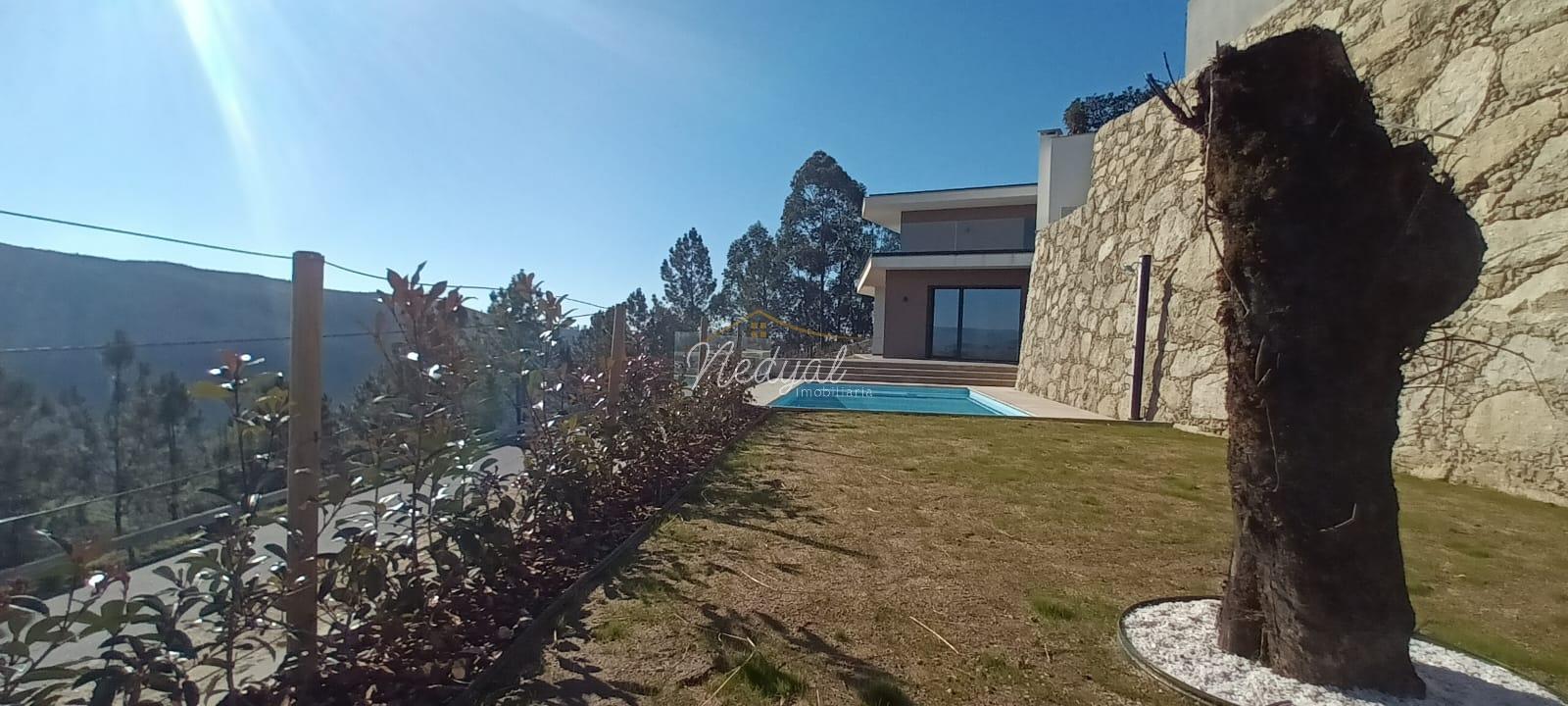 Moradia T4 com piscina exterior e uma vista panorâmica!